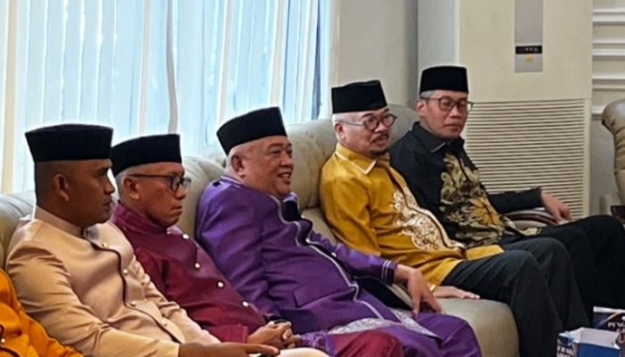 Bupati Gorontalo Terima Gelar Pulanga, Thomas Mopili Ingatkan Makna Amanah