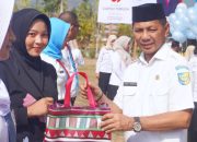 Sumpah Pemuda ke-98, Sekda Bolmut Salurkan Bansos Pendidikan dan Korban Bencana